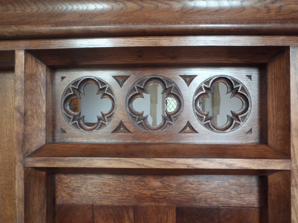 Oak screen - roundels detail