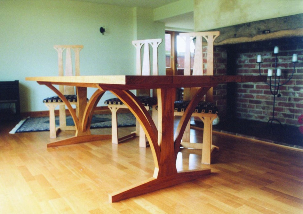 Curved brace dining table