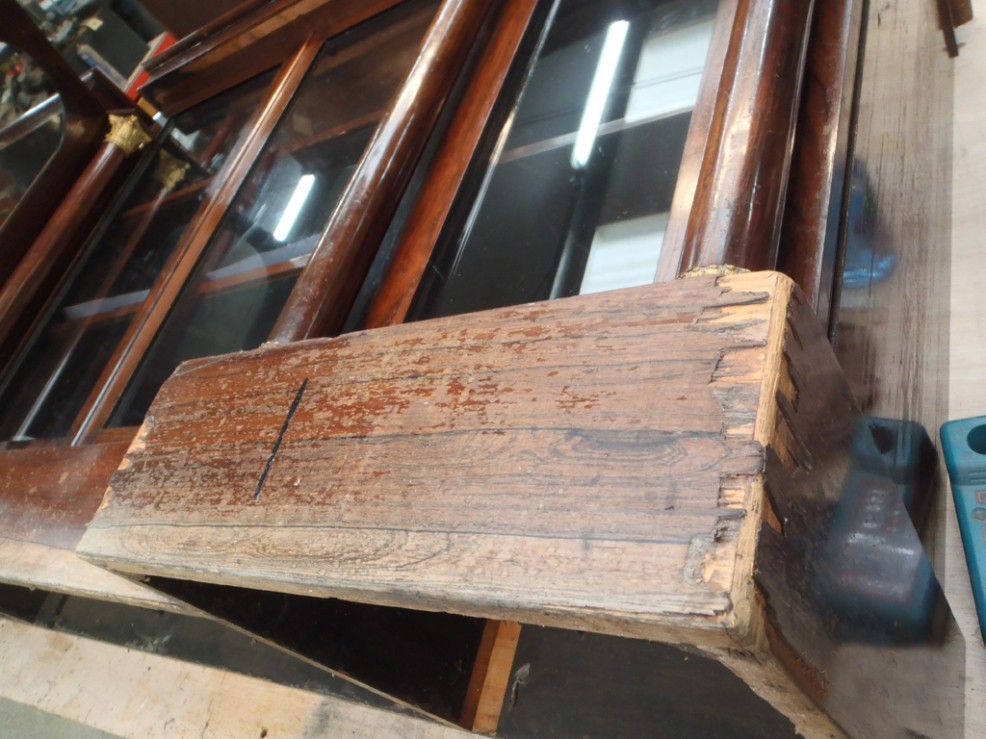 Rosewood Sideboard, damage to veneer